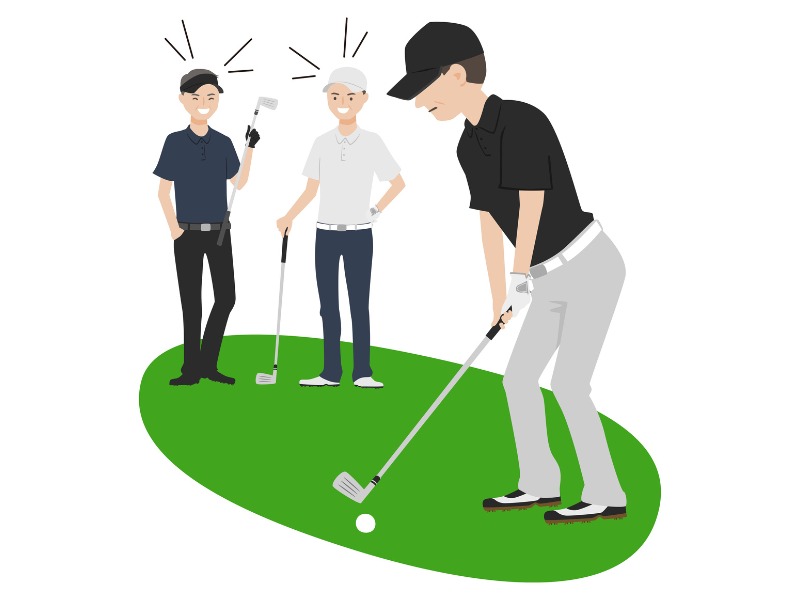 ゴルフプレー中にしゃべっている男性ゴルファー